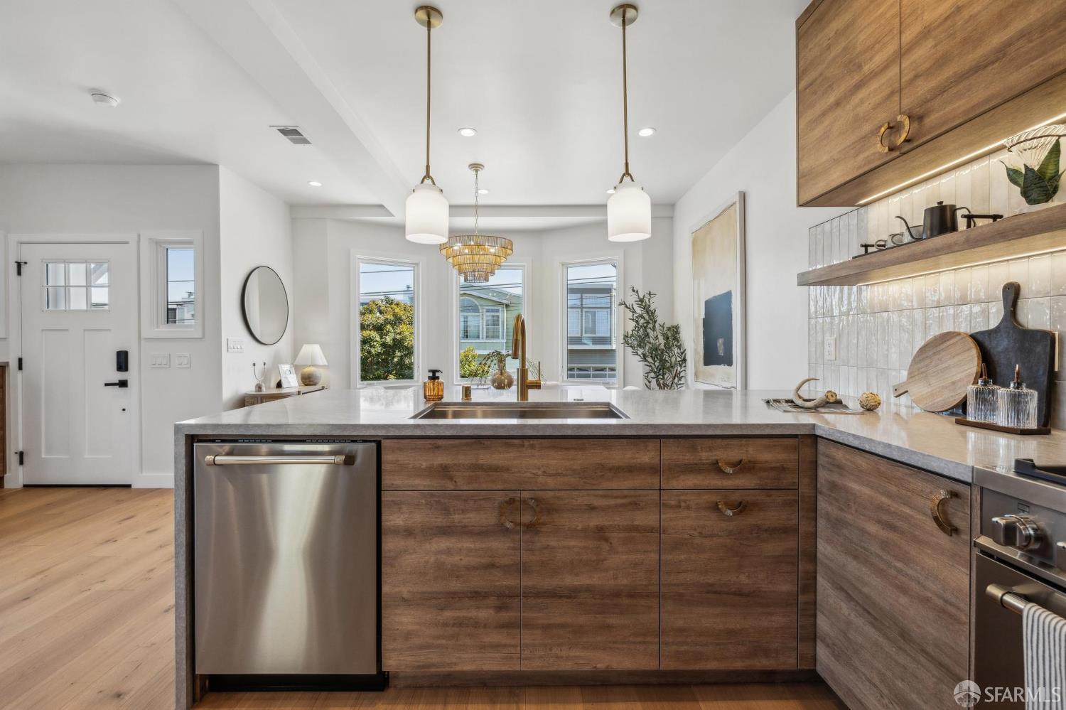 Detail Gallery Image 21 of 66 For 57 Niagara Ave, San Francisco,  CA 94112 - 5 Beds | 4/1 Baths