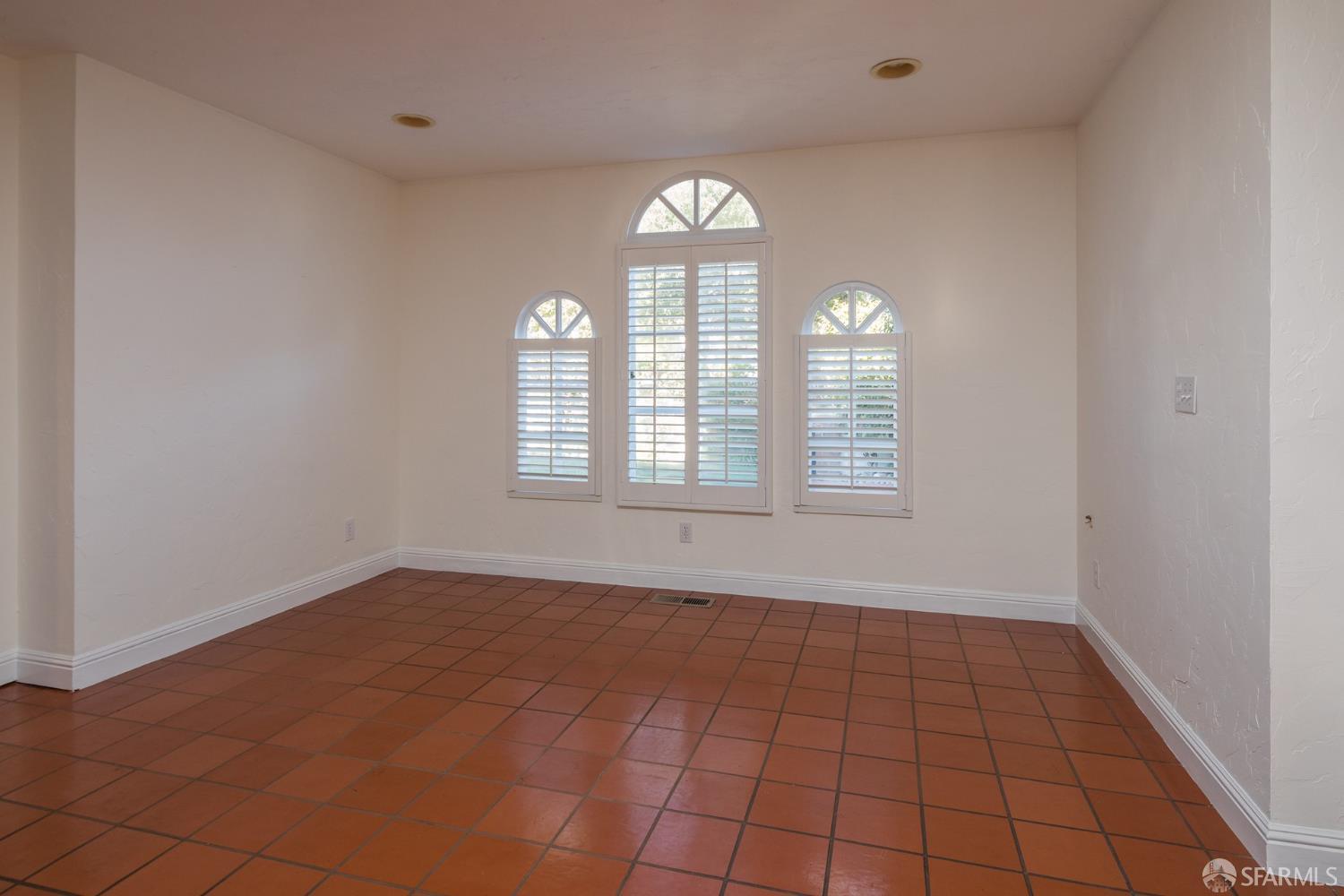 Detail Gallery Image 11 of 24 For 2627 Hale Dr, Burlingame,  CA 94010 - 4 Beds | 2/1 Baths