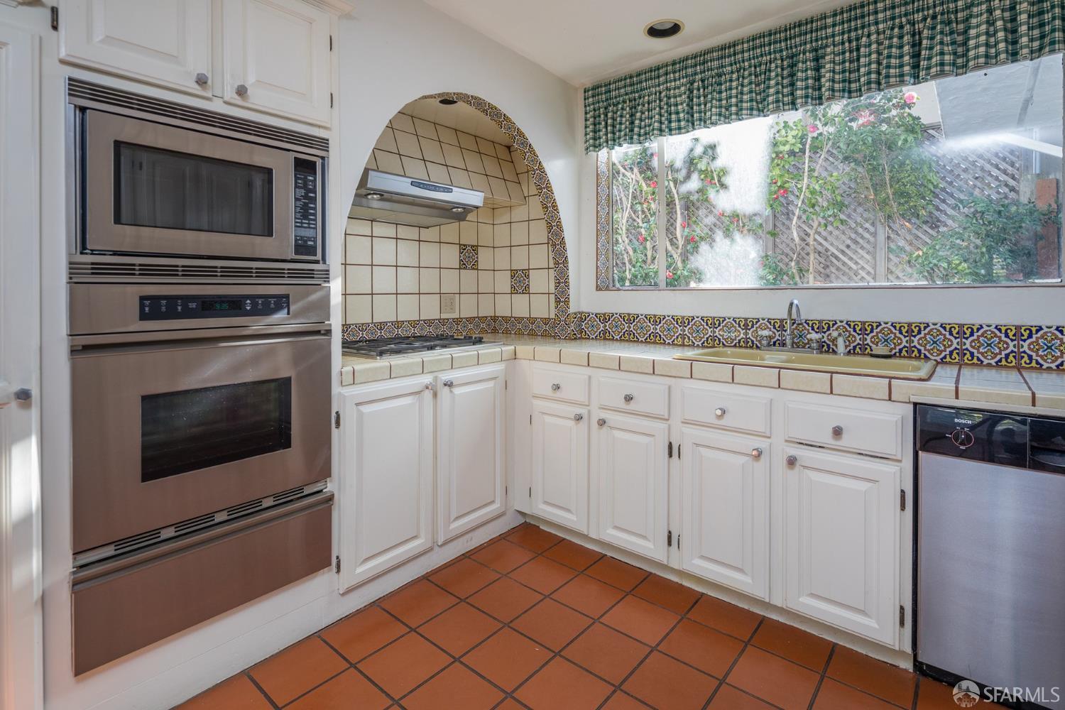 Detail Gallery Image 19 of 24 For 2627 Hale Dr, Burlingame,  CA 94010 - 4 Beds | 2/1 Baths