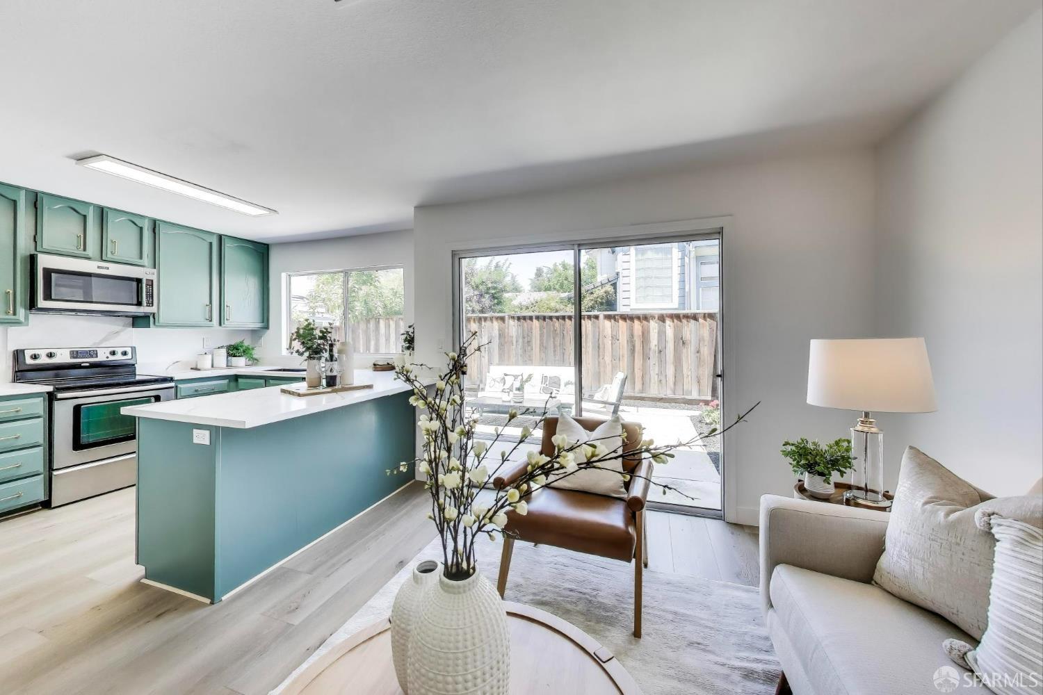 Detail Gallery Image 15 of 37 For 3941 Will Rogers Dr, San Jose,  CA 95117 - 3 Beds | 2/1 Baths