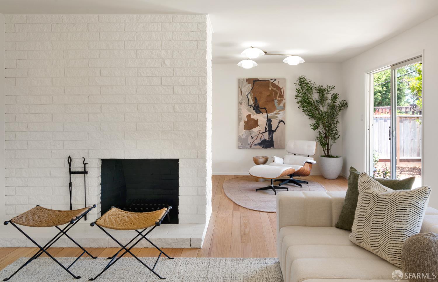 Detail Gallery Image 7 of 31 For 1989 Scott Ln, Los Altos,  CA 94024 - 4 Beds | 2/1 Baths