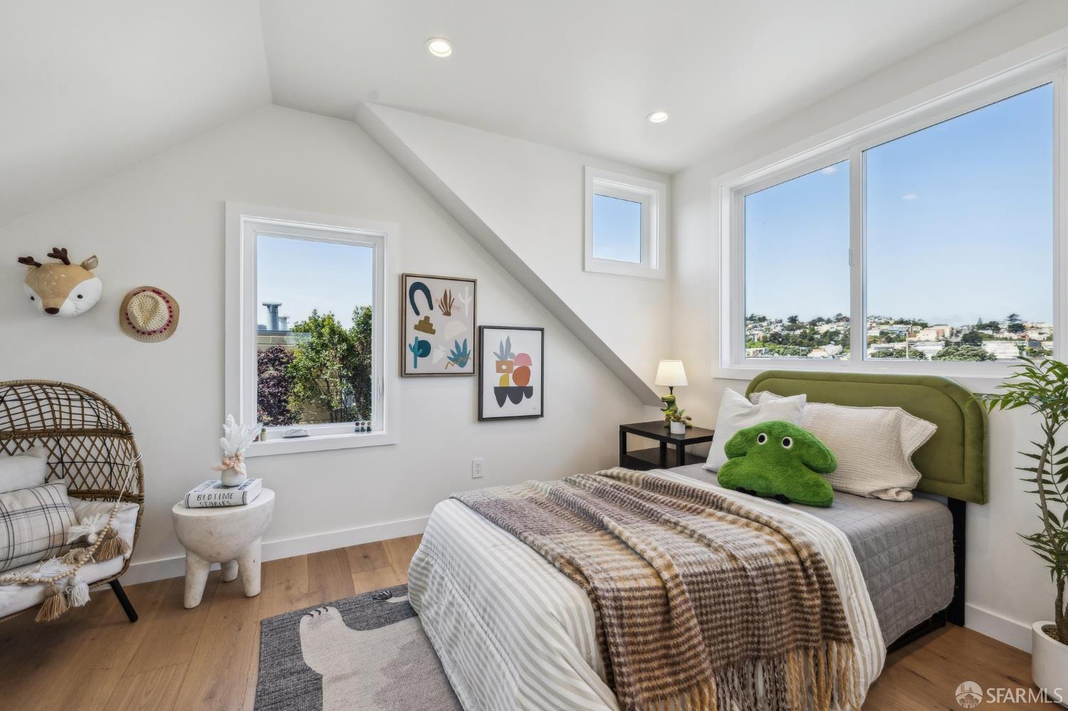 Detail Gallery Image 44 of 66 For 57 Niagara Ave, San Francisco,  CA 94112 - 5 Beds | 4/1 Baths