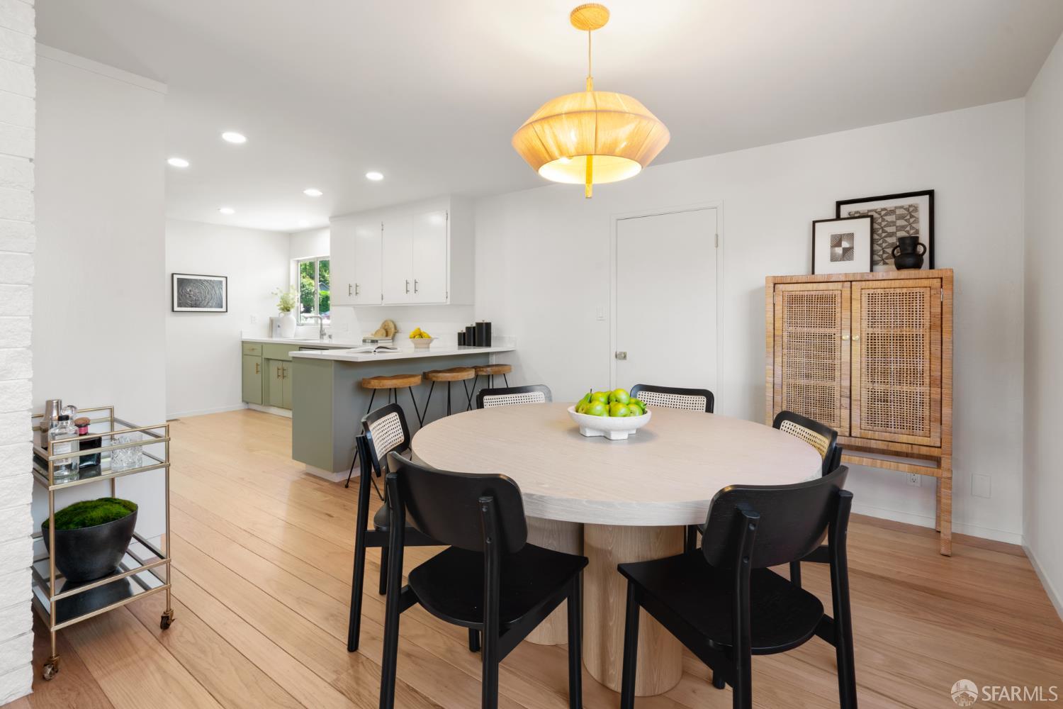 Detail Gallery Image 18 of 31 For 1989 Scott Ln, Los Altos,  CA 94024 - 4 Beds | 2/1 Baths