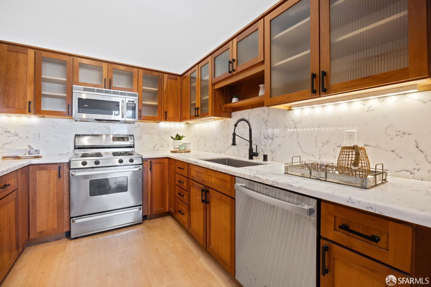 Photo #9: 425049229 Listing: Photo #9