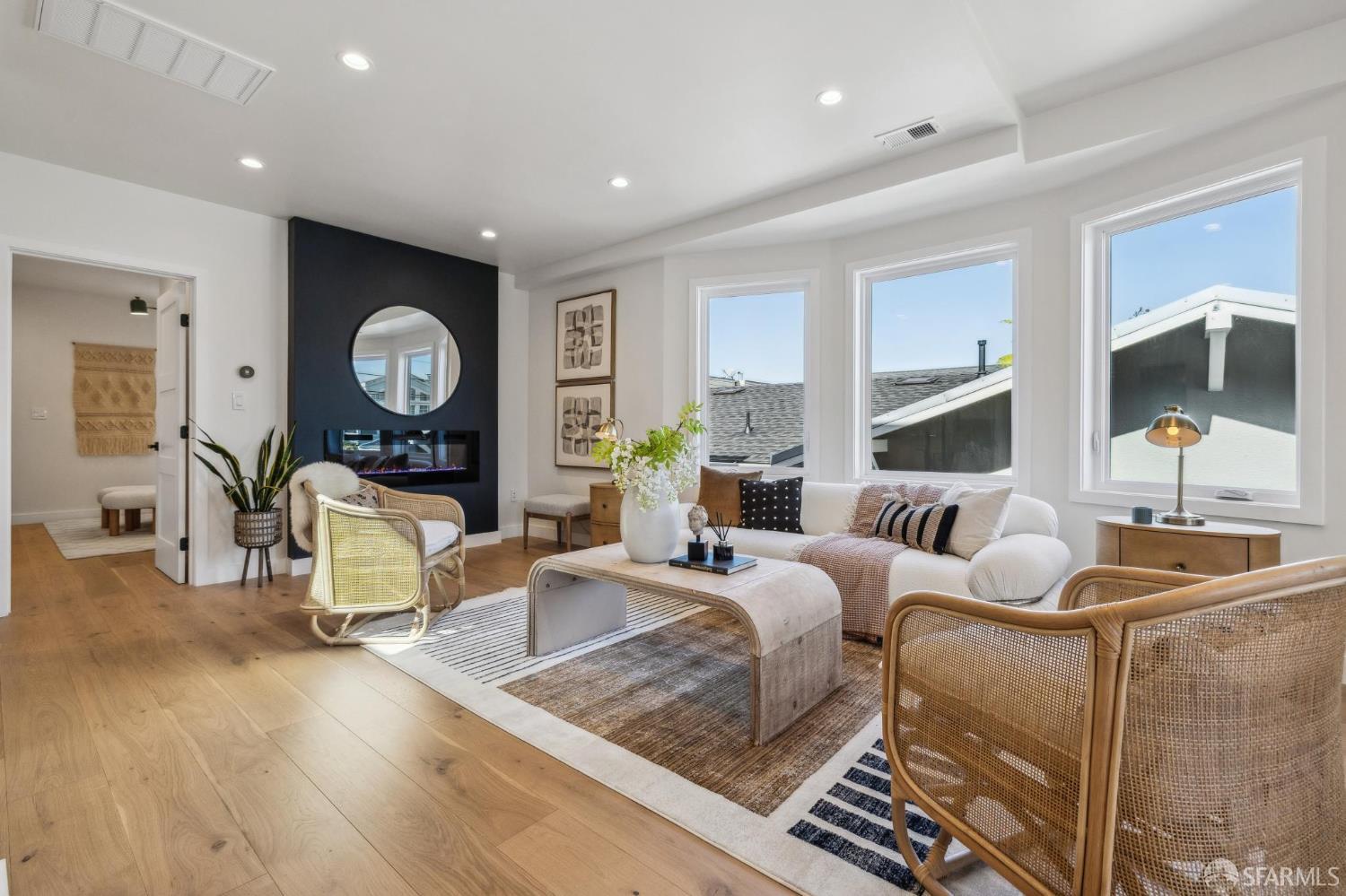 Detail Gallery Image 12 of 66 For 57 Niagara Ave, San Francisco,  CA 94112 - 5 Beds | 4/1 Baths