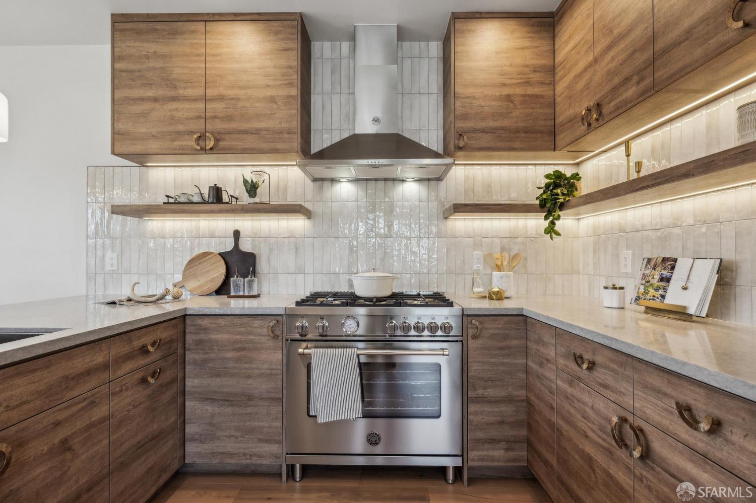 Detail Gallery Image 19 of 66 For 57 Niagara Ave, San Francisco,  CA 94112 - 5 Beds | 4/1 Baths