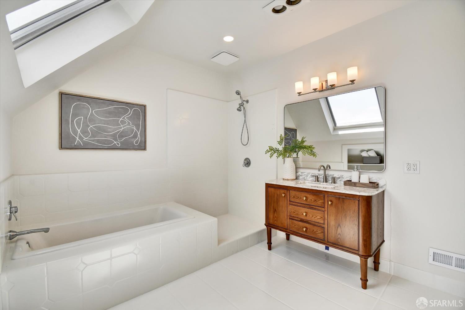 Photo #25: 425045862 Listing: Photo #25