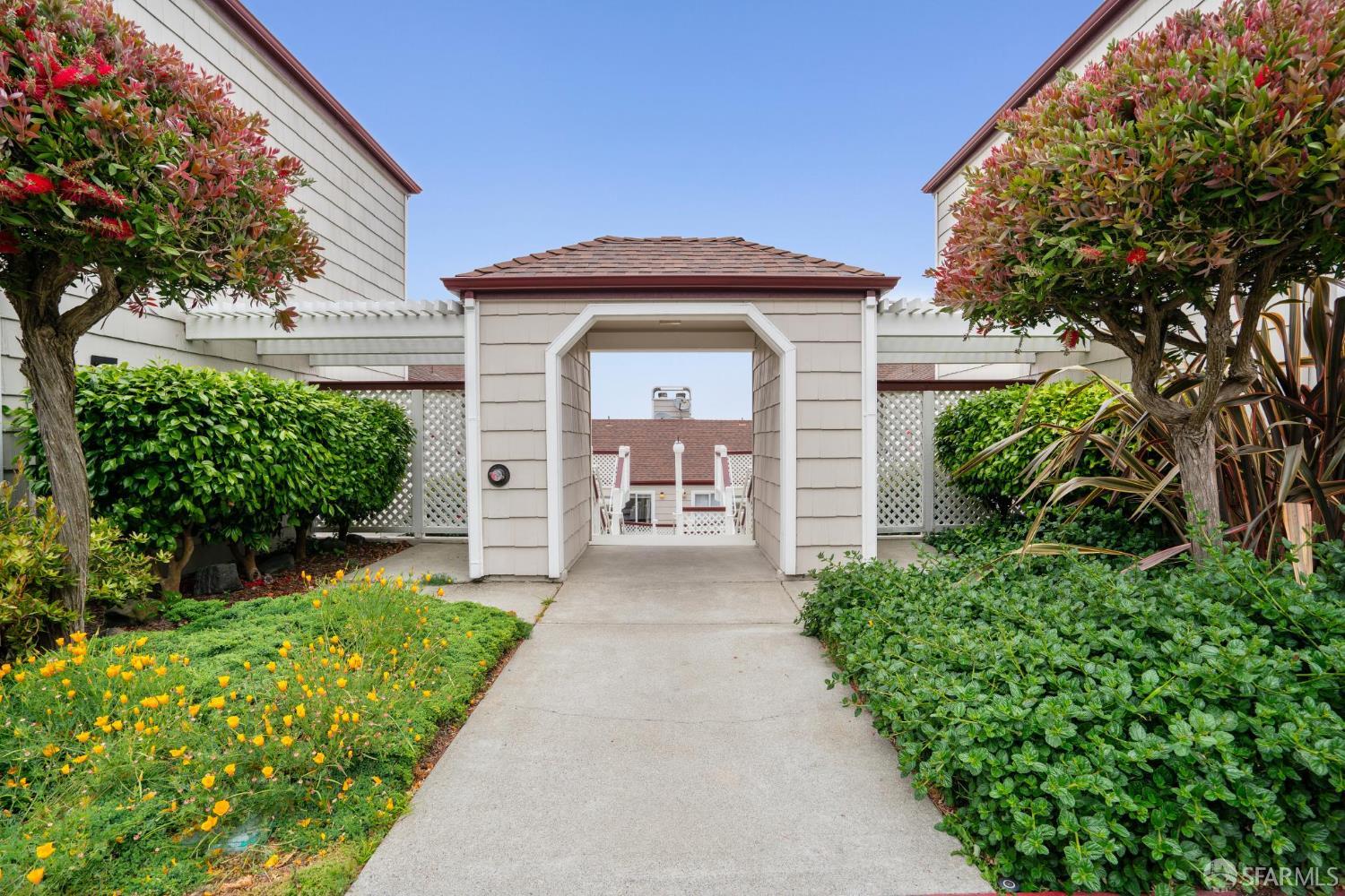 Detail Gallery Image 33 of 43 For 850 Pointe Pacific Dr #4,  Daly City,  CA 94014 - 2 Beds | 2 Baths
