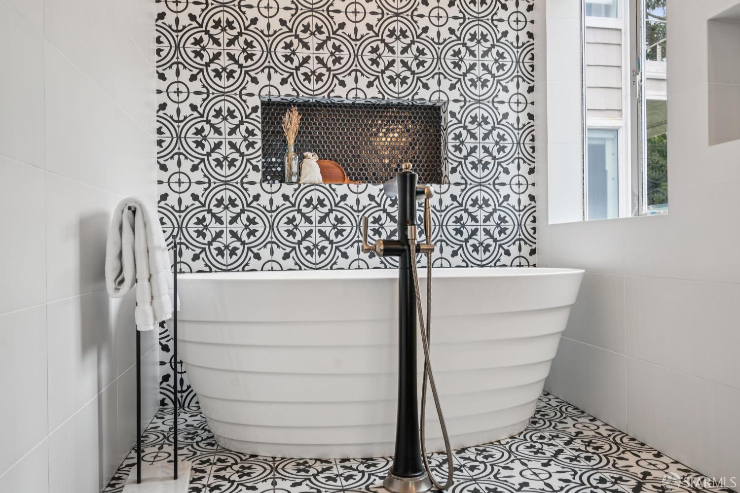 Detail Gallery Image 18 of 43 For 850 Pointe Pacific Dr #4,  Daly City,  CA 94014 - 2 Beds | 2 Baths