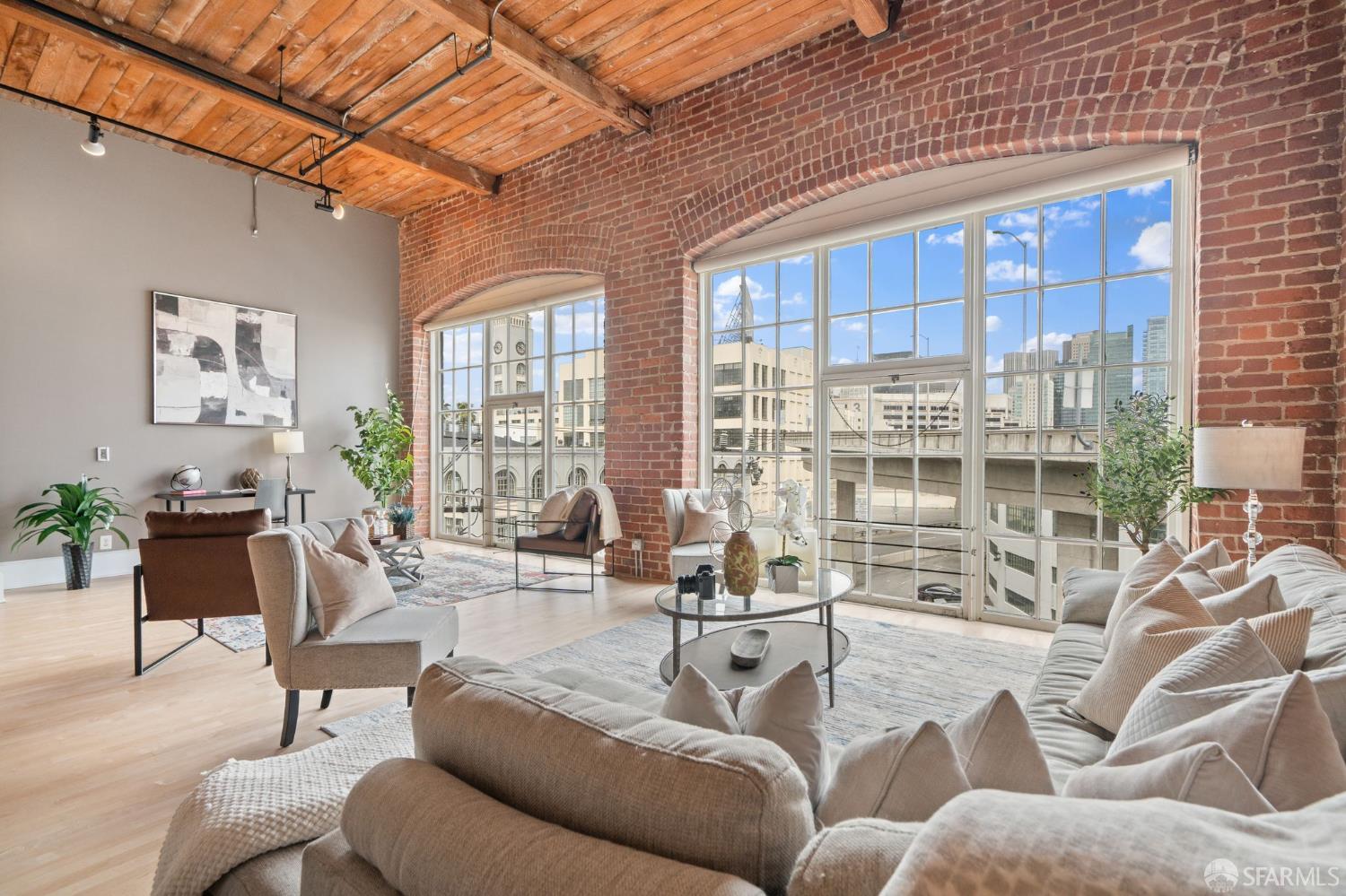 Photo #2: 425049559 Listing 