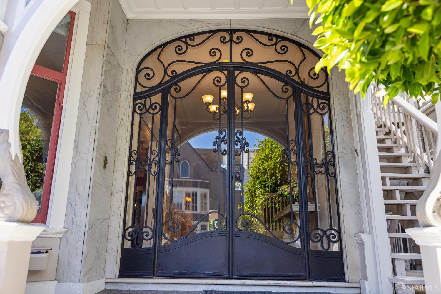 Detail Gallery Image 4 of 50 For 2218 Clay St, San Francisco,  CA 94115 - 6 Beds | 5/1 Baths
