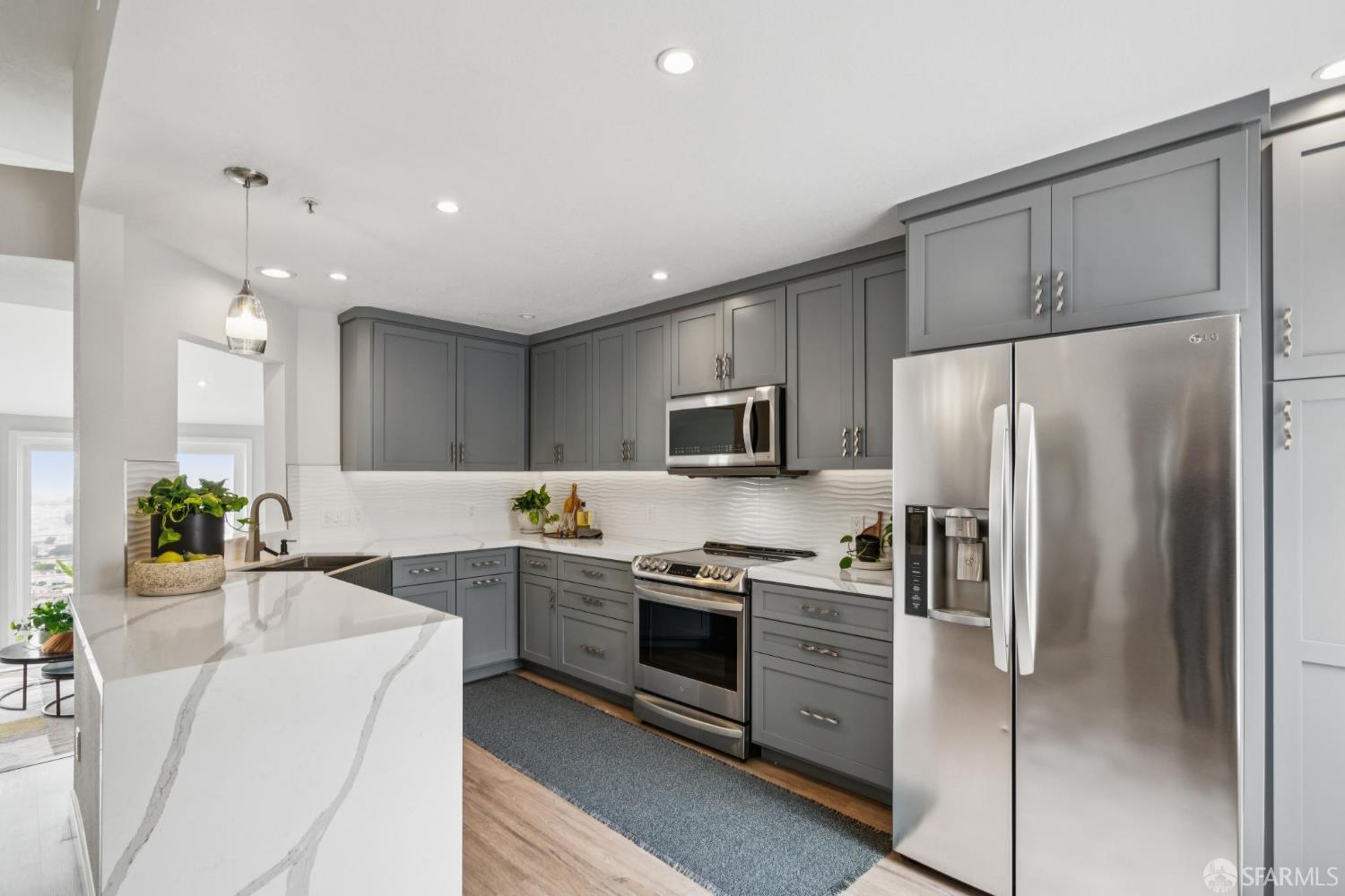 Detail Gallery Image 8 of 43 For 850 Pointe Pacific Dr #4,  Daly City,  CA 94014 - 2 Beds | 2 Baths