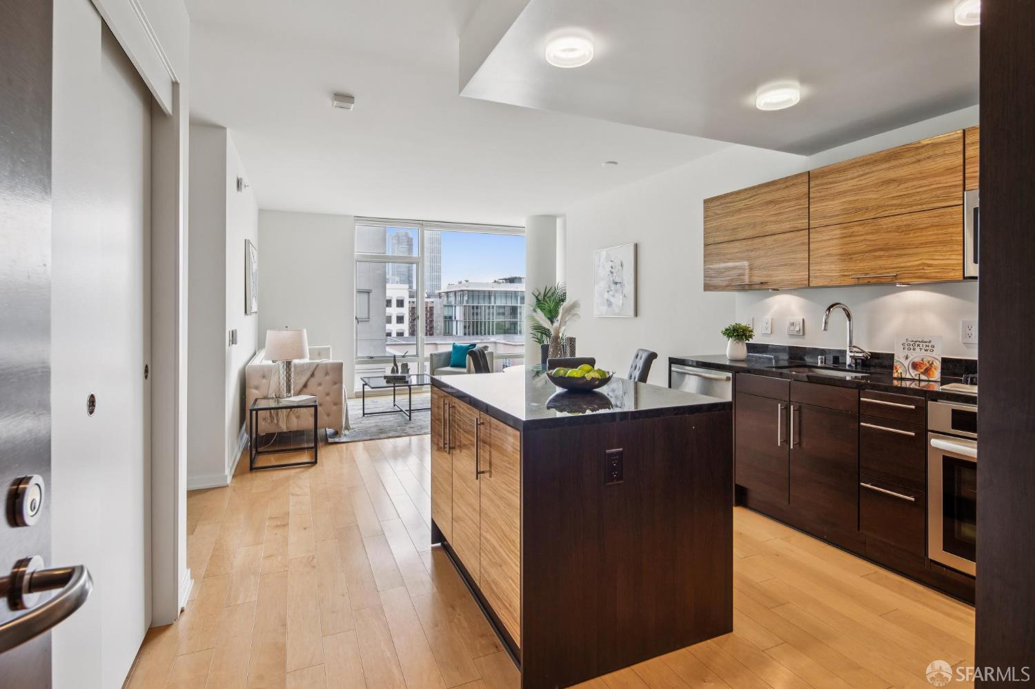 Photo #2: 425041697 Listing 