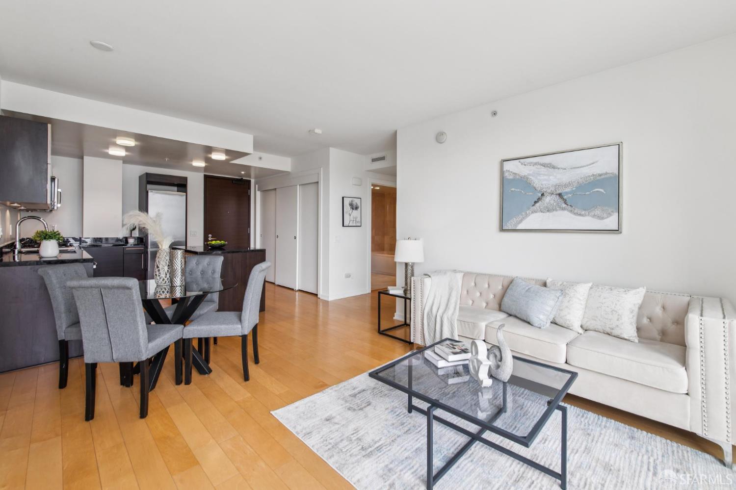 Photo #6: 425041697 Listing 