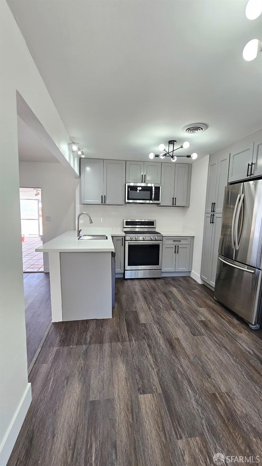 Detail Gallery Image 10 of 28 For 5 Inland Ct, Antioch,  CA 94509 - 3 Beds | 3 Baths