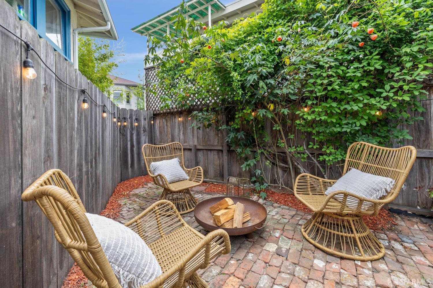 Detail Gallery Image 27 of 47 For 4145 Emerald St, Oakland,  CA 94609 - 2 Beds | 2/1 Baths