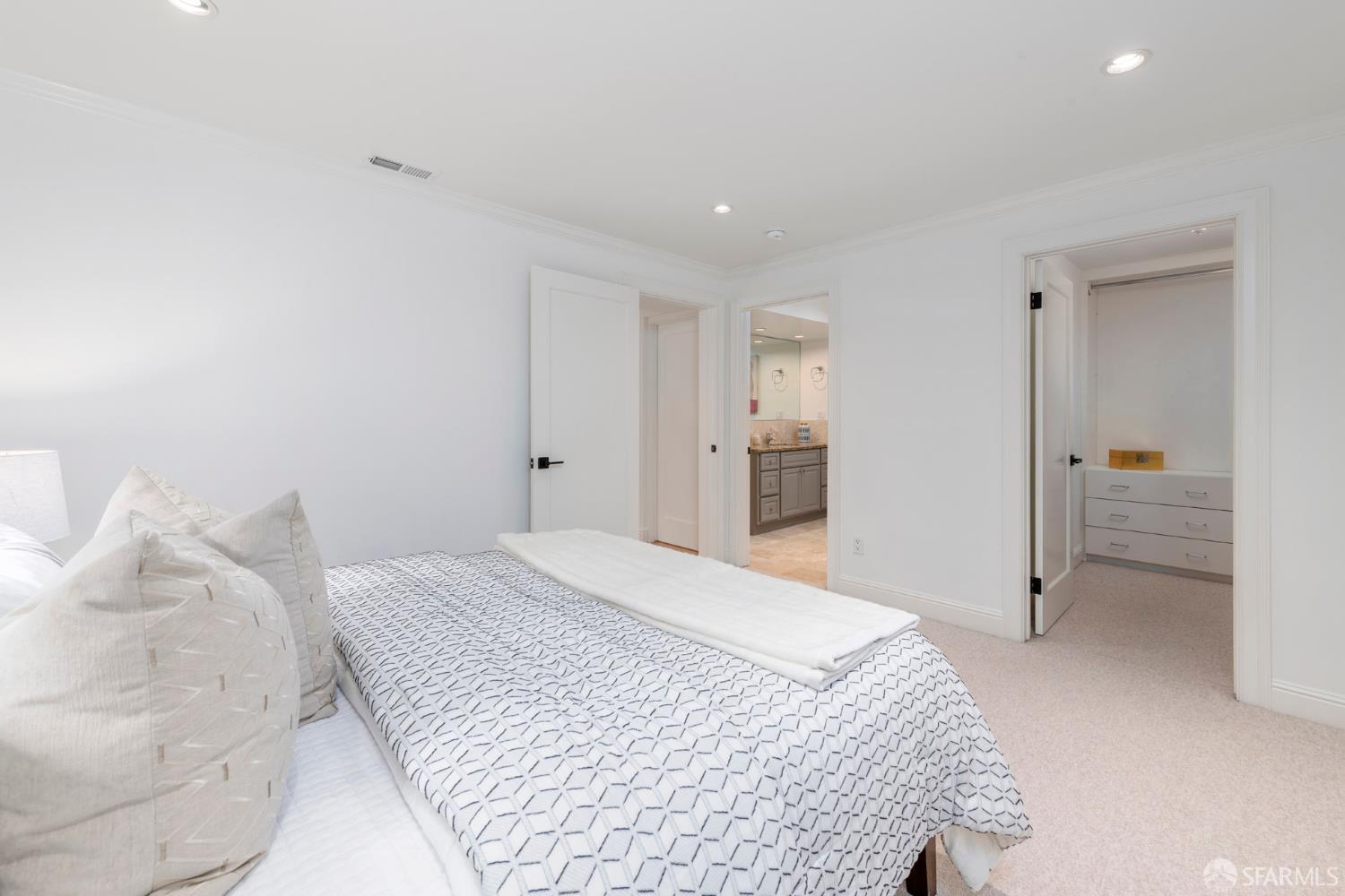 Detail Gallery Image 23 of 67 For 2675 Sutter St, San Francisco,  CA 94115 - 7 Beds | 5 Baths