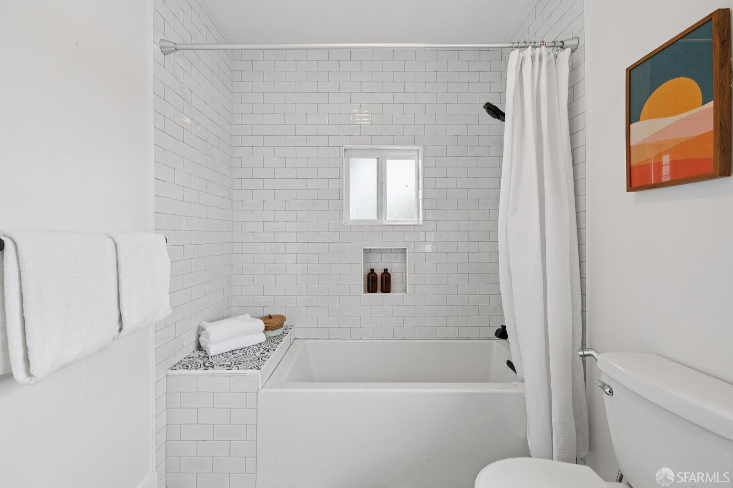 Detail Gallery Image 40 of 47 For 4145 Emerald St, Oakland,  CA 94609 - 2 Beds | 2/1 Baths