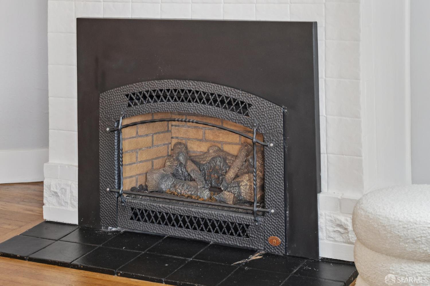 Detail Gallery Image 6 of 47 For 4145 Emerald St, Oakland,  CA 94609 - 2 Beds | 2/1 Baths