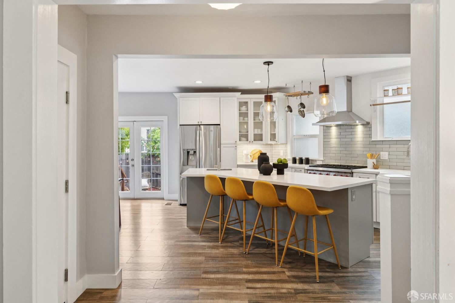 Detail Gallery Image 10 of 47 For 4145 Emerald St, Oakland,  CA 94609 - 2 Beds | 2/1 Baths