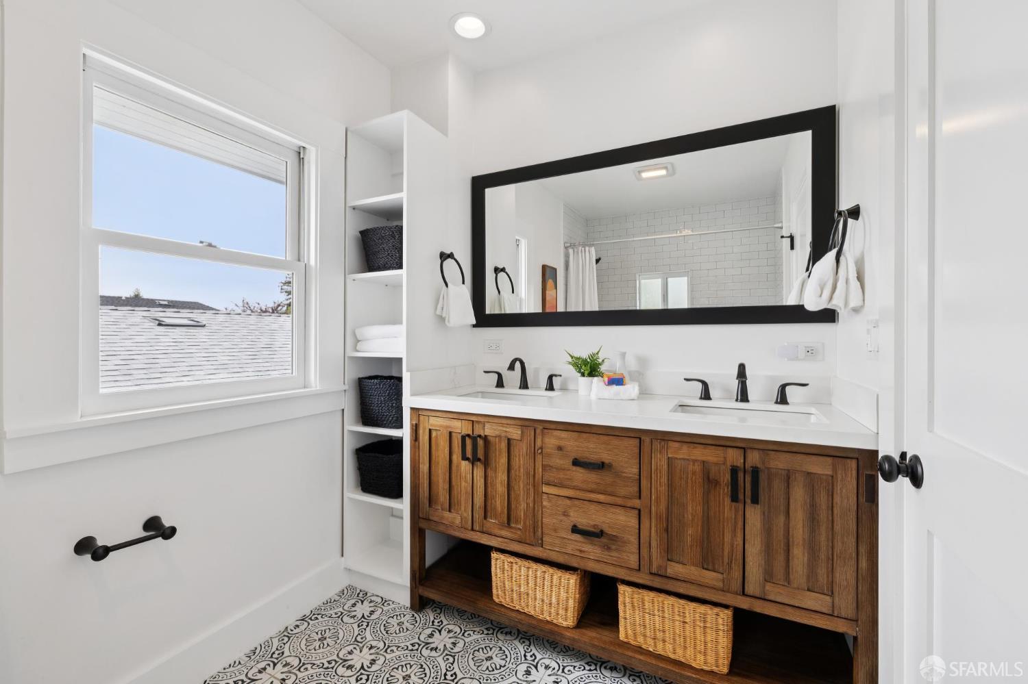 Detail Gallery Image 41 of 47 For 4145 Emerald St, Oakland,  CA 94609 - 2 Beds | 2/1 Baths