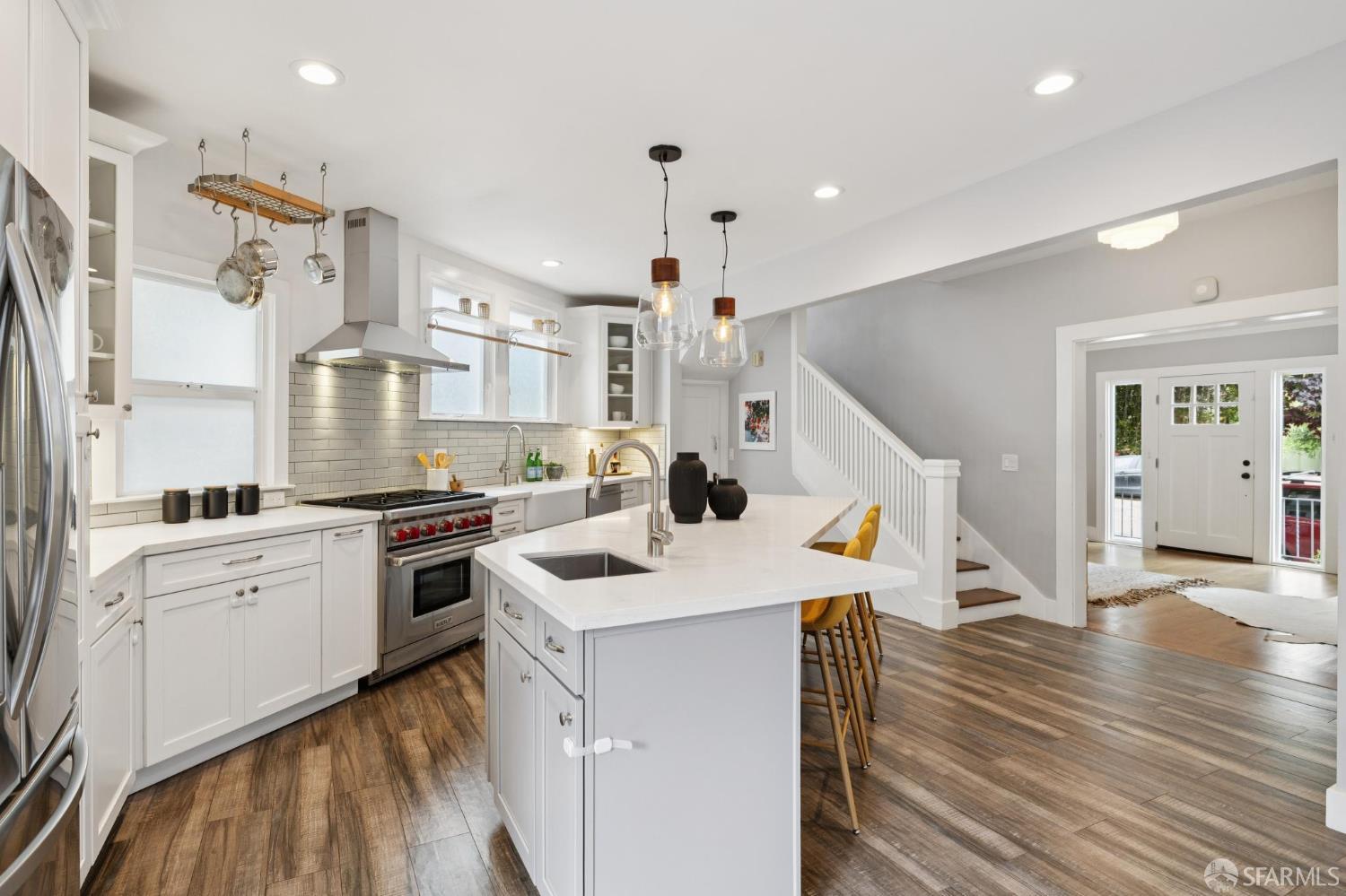 Detail Gallery Image 14 of 47 For 4145 Emerald St, Oakland,  CA 94609 - 2 Beds | 2/1 Baths