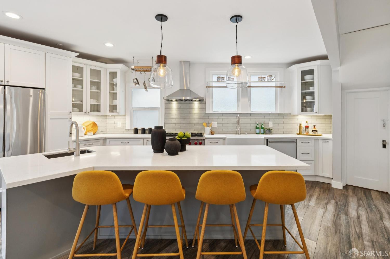 Detail Gallery Image 11 of 47 For 4145 Emerald St, Oakland,  CA 94609 - 2 Beds | 2/1 Baths