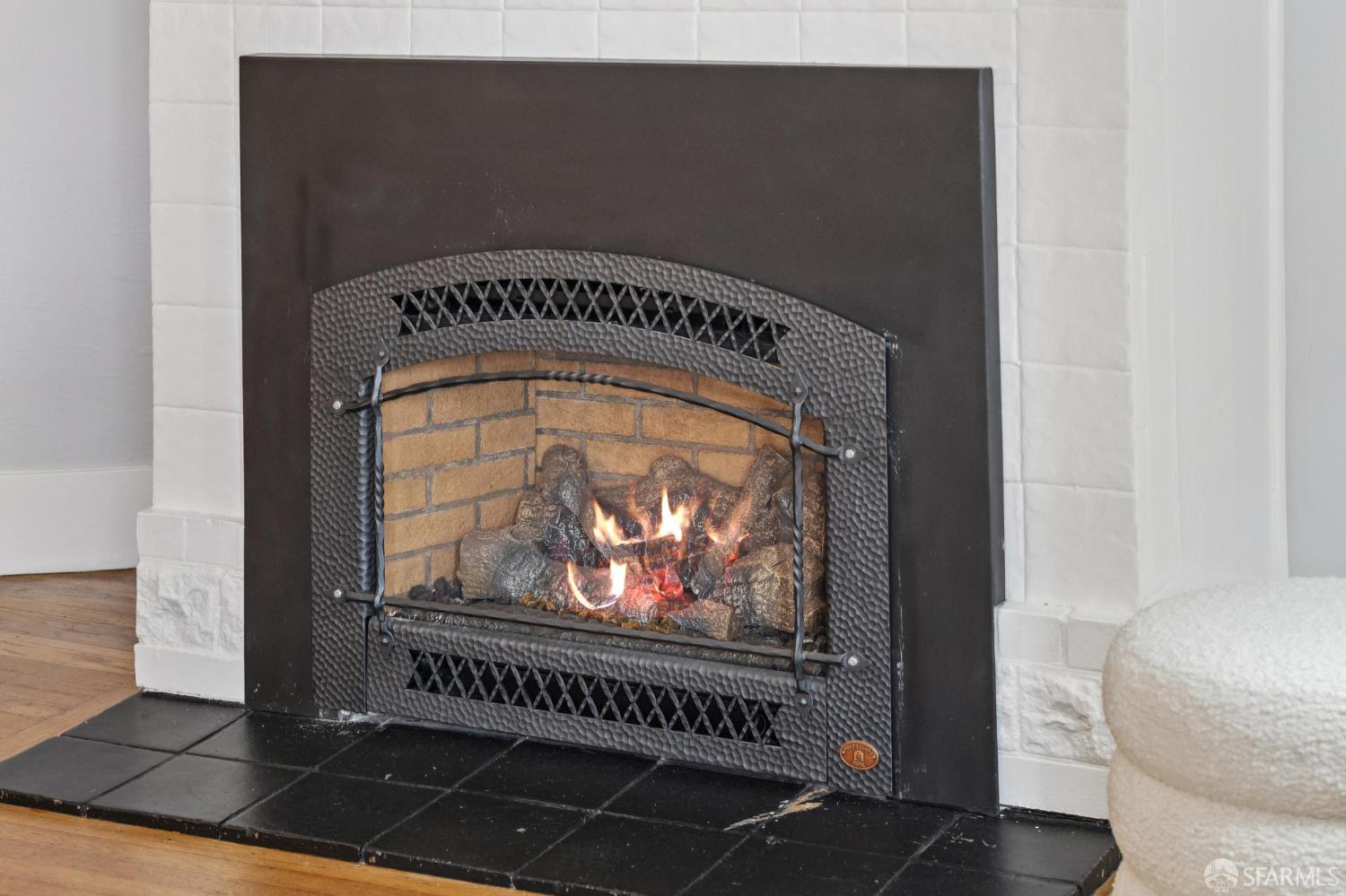 Detail Gallery Image 5 of 47 For 4145 Emerald St, Oakland,  CA 94609 - 2 Beds | 2/1 Baths