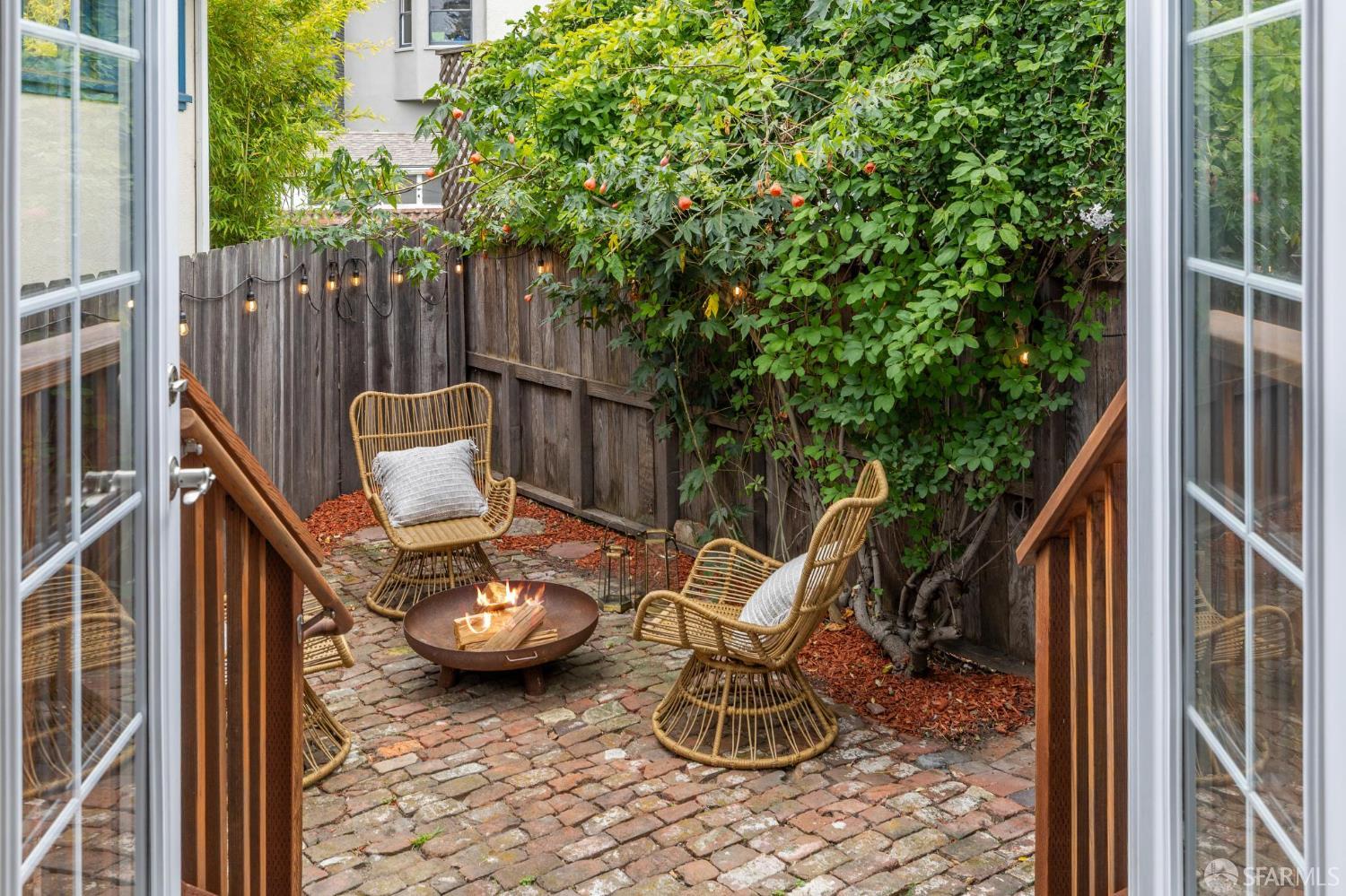 Detail Gallery Image 26 of 47 For 4145 Emerald St, Oakland,  CA 94609 - 2 Beds | 2/1 Baths