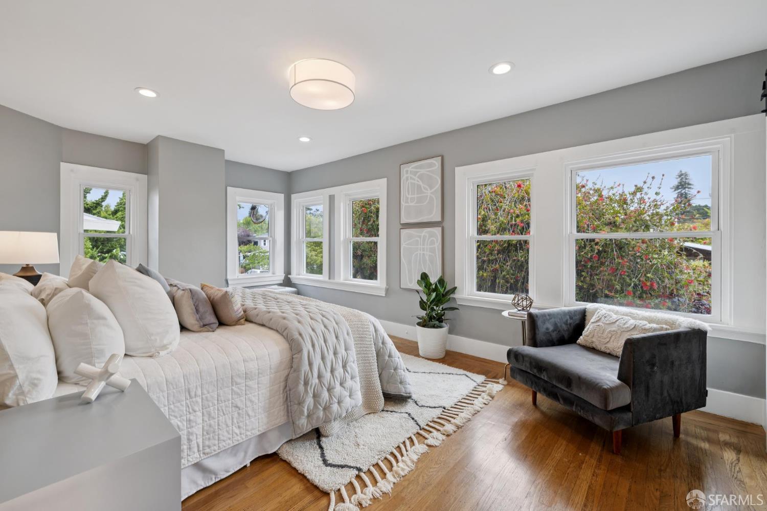 Detail Gallery Image 32 of 47 For 4145 Emerald St, Oakland,  CA 94609 - 2 Beds | 2/1 Baths