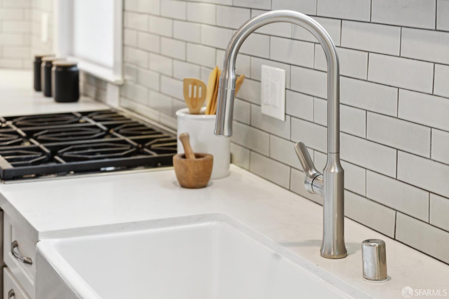 Detail Gallery Image 18 of 47 For 4145 Emerald St, Oakland,  CA 94609 - 2 Beds | 2/1 Baths