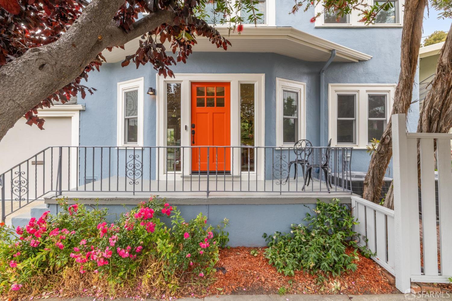Detail Gallery Image 2 of 47 For 4145 Emerald St, Oakland,  CA 94609 - 2 Beds | 2/1 Baths