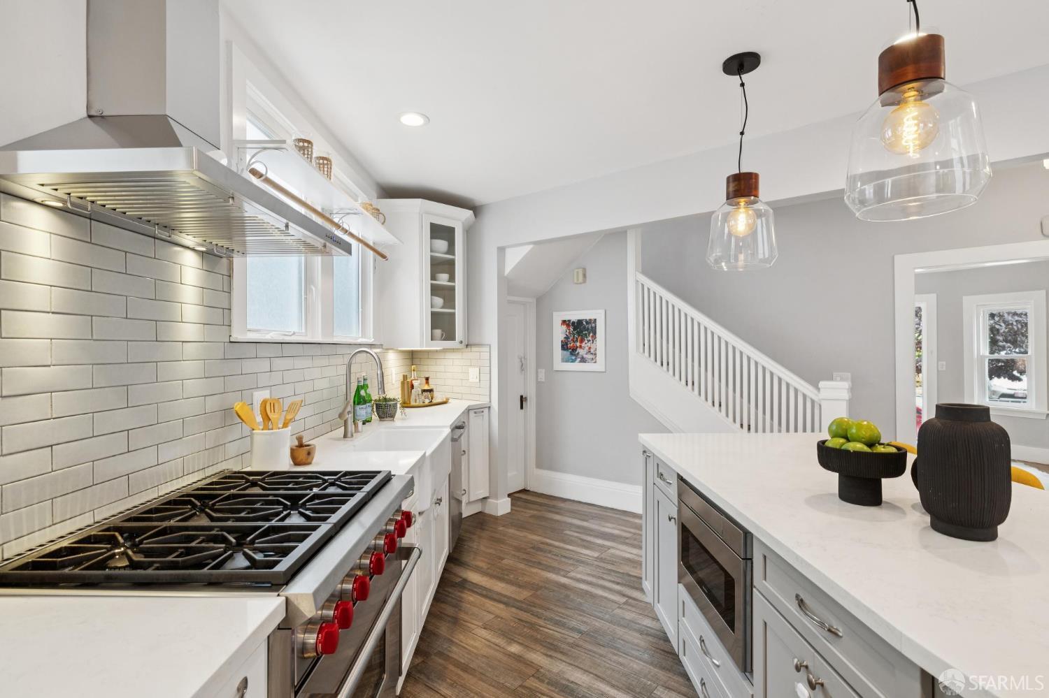 Detail Gallery Image 15 of 47 For 4145 Emerald St, Oakland,  CA 94609 - 2 Beds | 2/1 Baths