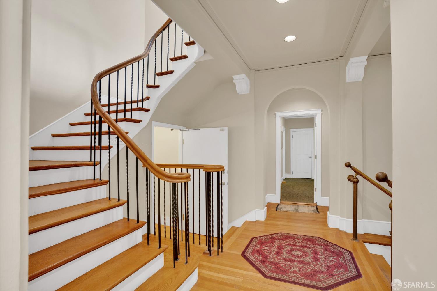 Detail Gallery Image 6 of 22 For 2108 Lakeshore Ave, Oakland,  CA 94606 - 10 Beds | 4/1 Baths