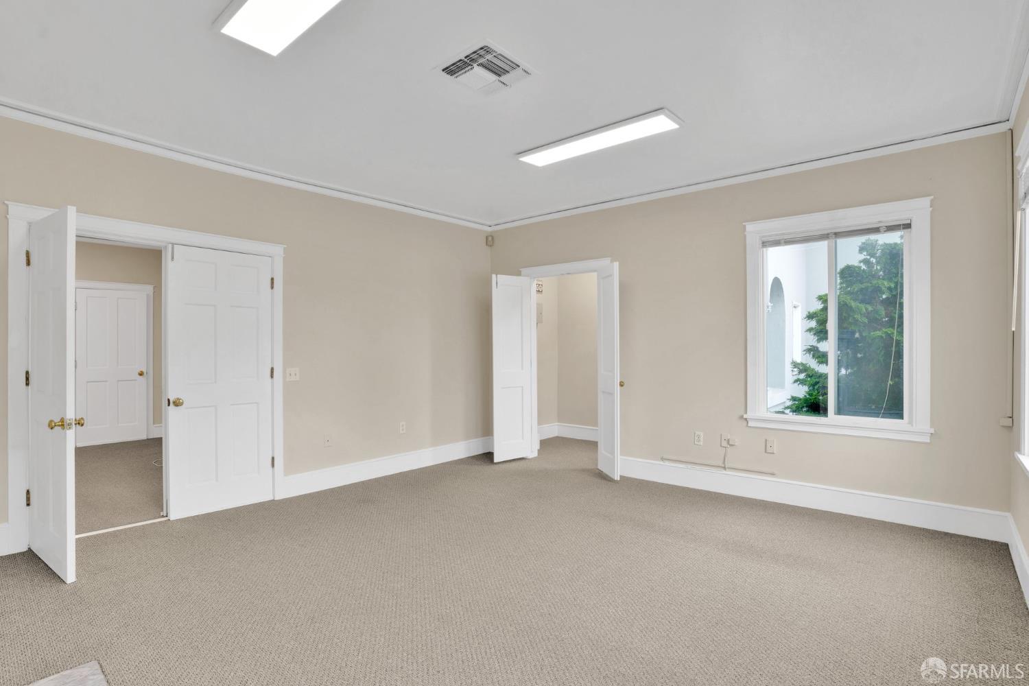 Detail Gallery Image 12 of 22 For 2108 Lakeshore Ave, Oakland,  CA 94606 - 10 Beds | 4/1 Baths
