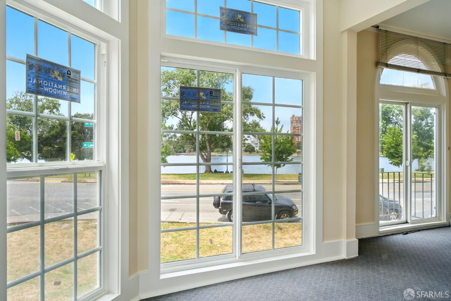 Detail Gallery Image 10 of 22 For 2108 Lakeshore Ave, Oakland,  CA 94606 - 10 Beds | 4/1 Baths