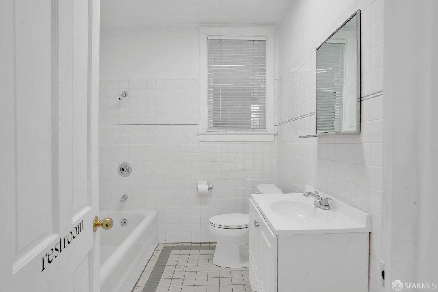 Detail Gallery Image 17 of 22 For 2108 Lakeshore Ave, Oakland,  CA 94606 - 10 Beds | 4/1 Baths