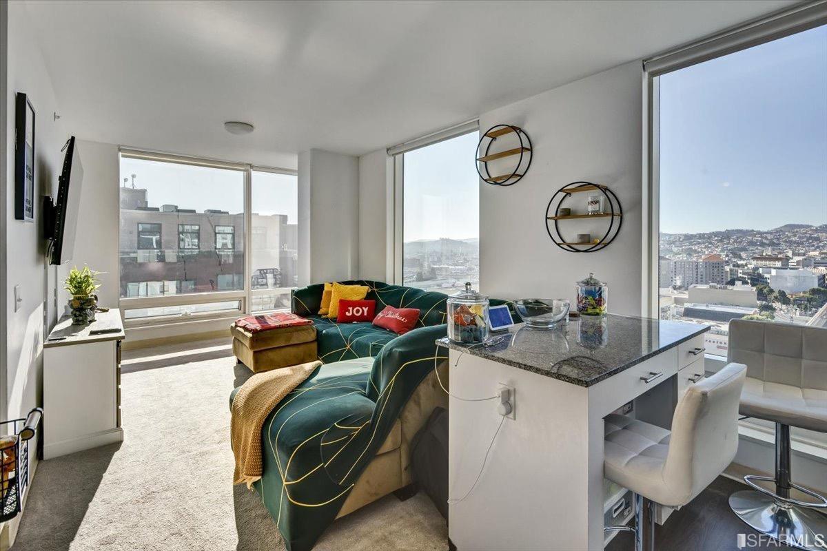Photo #3: 425049965 Listing 