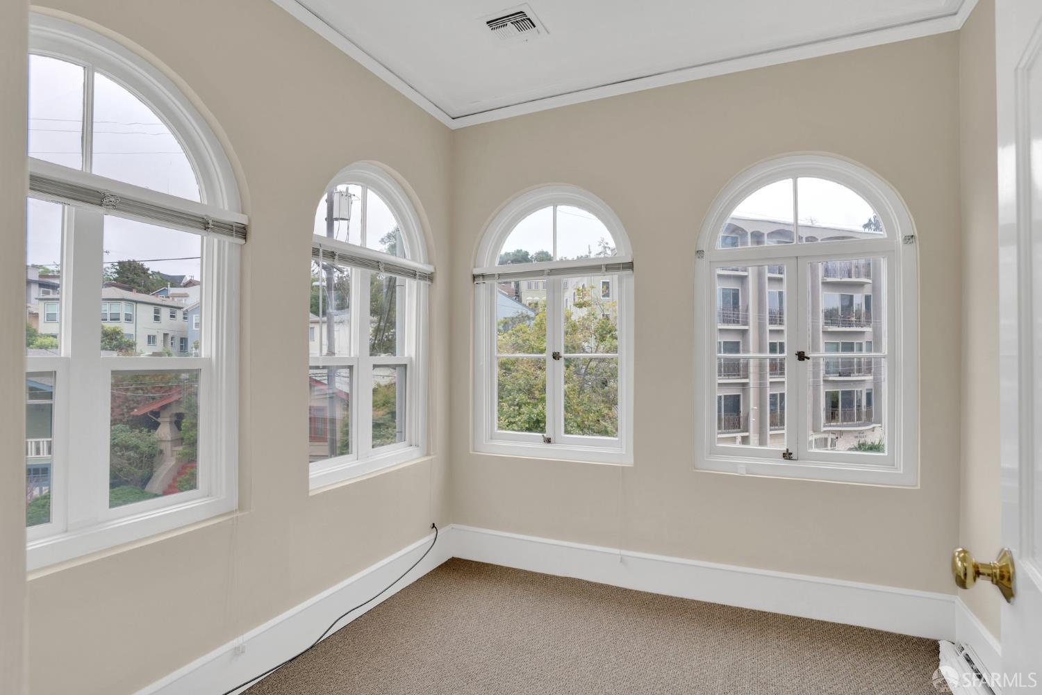 Detail Gallery Image 13 of 22 For 2108 Lakeshore Ave, Oakland,  CA 94606 - 10 Beds | 4/1 Baths