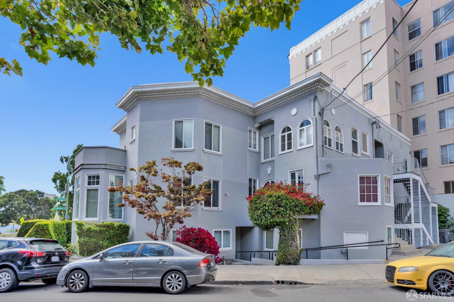 Detail Gallery Image 20 of 22 For 2108 Lakeshore Ave, Oakland,  CA 94606 - 10 Beds | 4/1 Baths