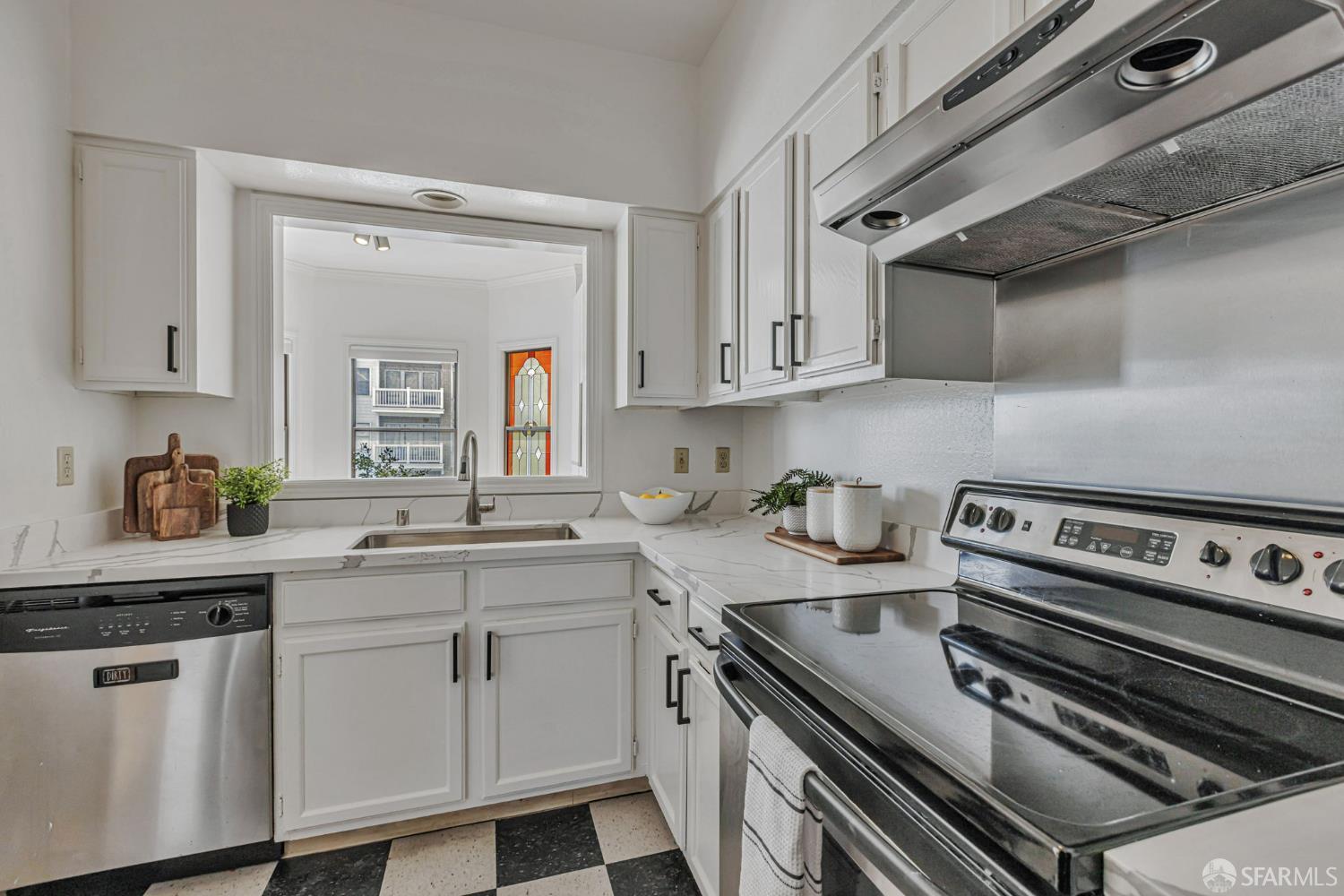 Photo #9: 425032212 Listing: Photo #9