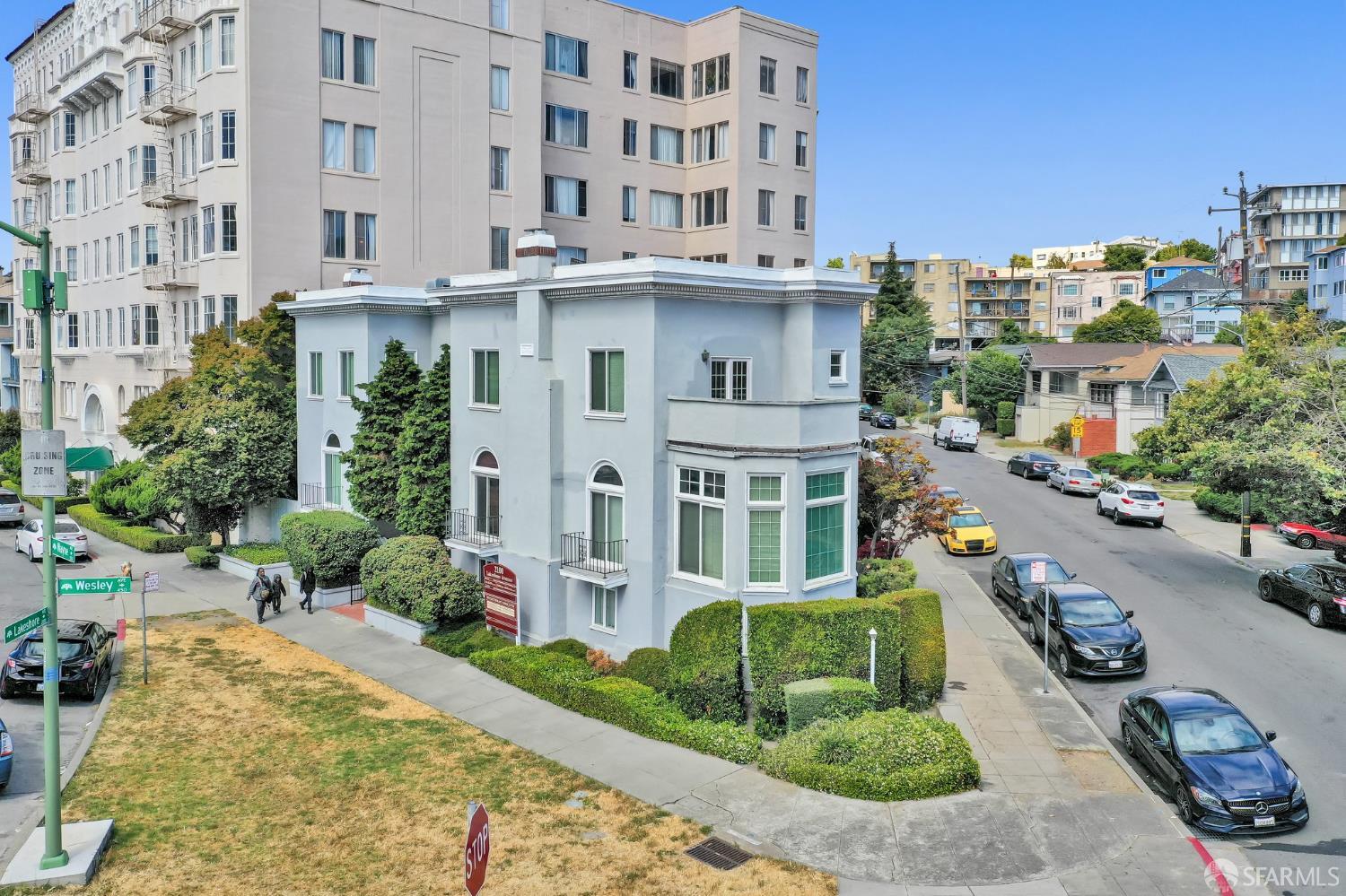 Detail Gallery Image 2 of 22 For 2108 Lakeshore Ave, Oakland,  CA 94606 - 10 Beds | 4/1 Baths