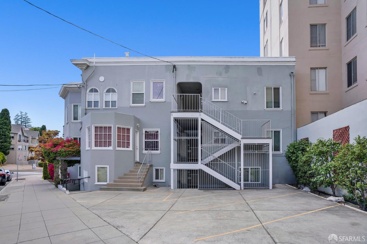 Detail Gallery Image 21 of 22 For 2108 Lakeshore Ave, Oakland,  CA 94606 - 10 Beds | 4/1 Baths