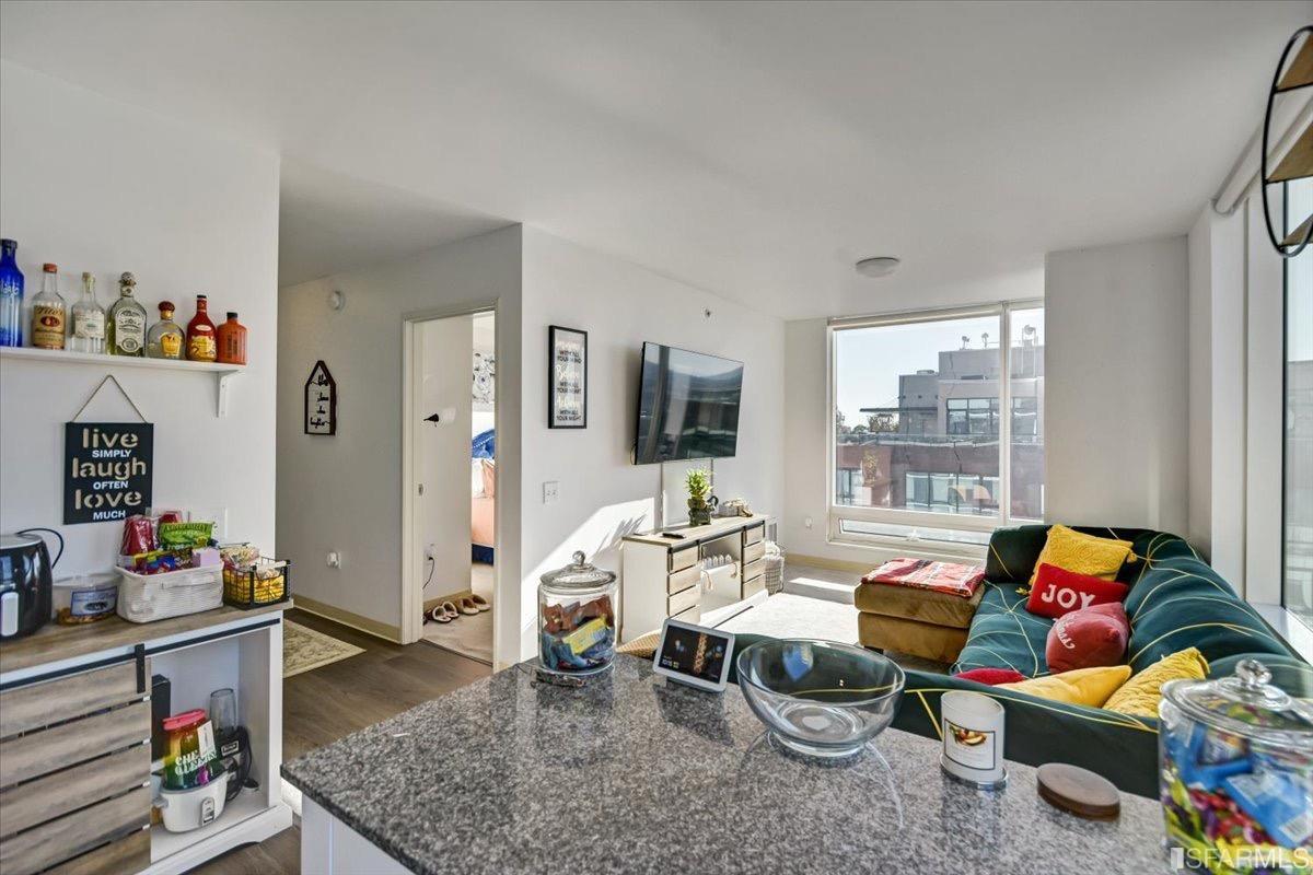 Photo #5: 425049965 Listing 