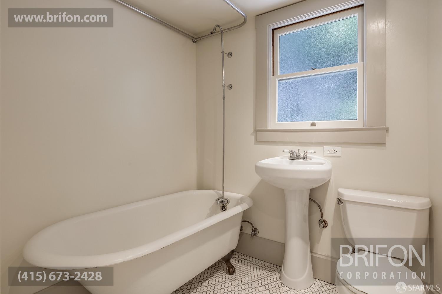 Detail Gallery Image 6 of 17 For 1465 Hyde St, San Francisco,  CA 94109 - 1 Beds | 1 Baths