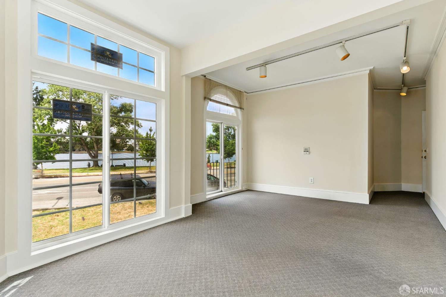 Detail Gallery Image 9 of 22 For 2108 Lakeshore Ave, Oakland,  CA 94606 - 10 Beds | 4/1 Baths
