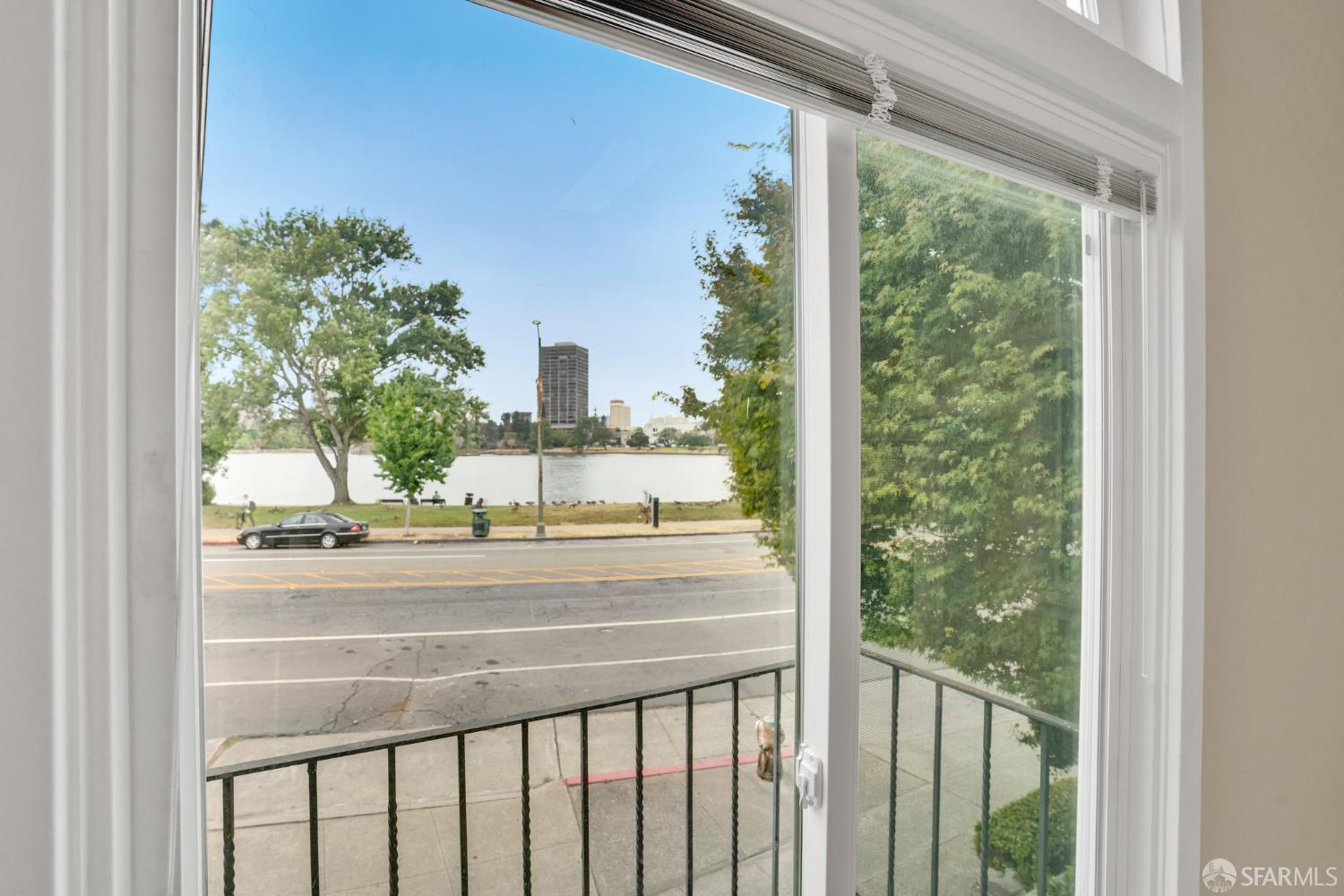 Detail Gallery Image 19 of 22 For 2108 Lakeshore Ave, Oakland,  CA 94606 - 10 Beds | 4/1 Baths