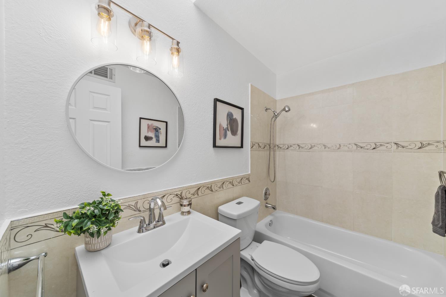 Detail Gallery Image 13 of 23 For 338 Deanne Ln, Daly City,  CA 94014 - 3 Beds | 3 Baths