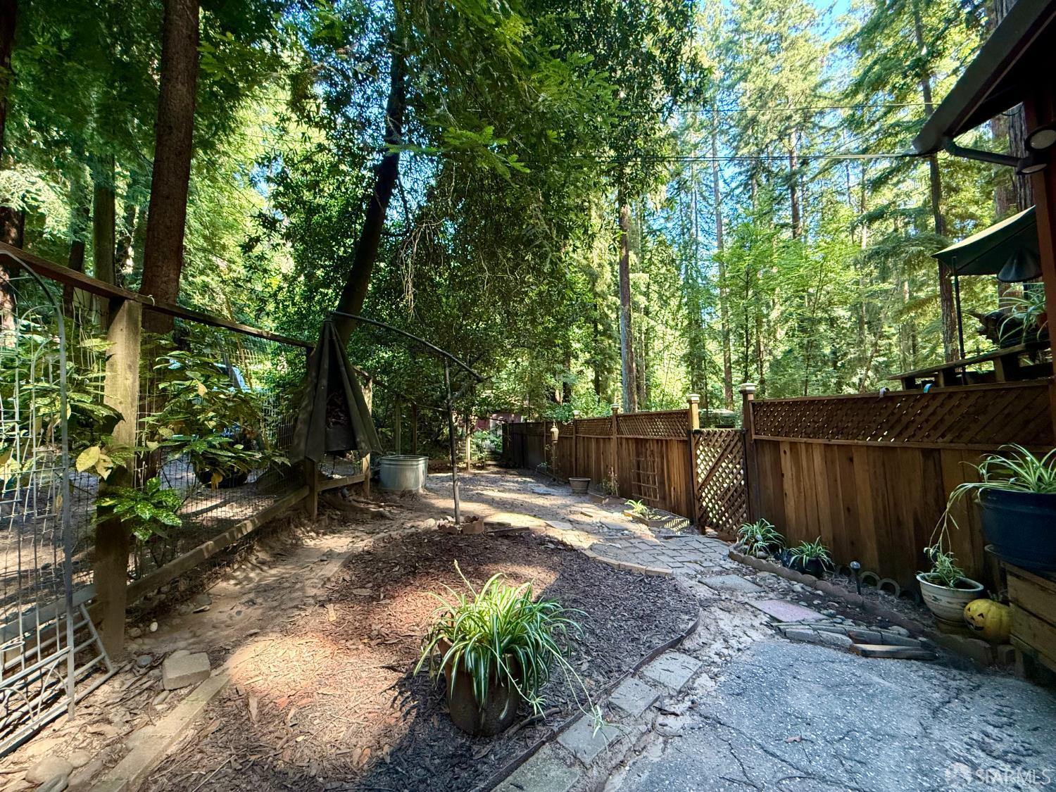 Detail Gallery Image 14 of 26 For 490 Huckleberry Ln, Boulder Creek,  CA 95006 - 3 Beds | 2 Baths