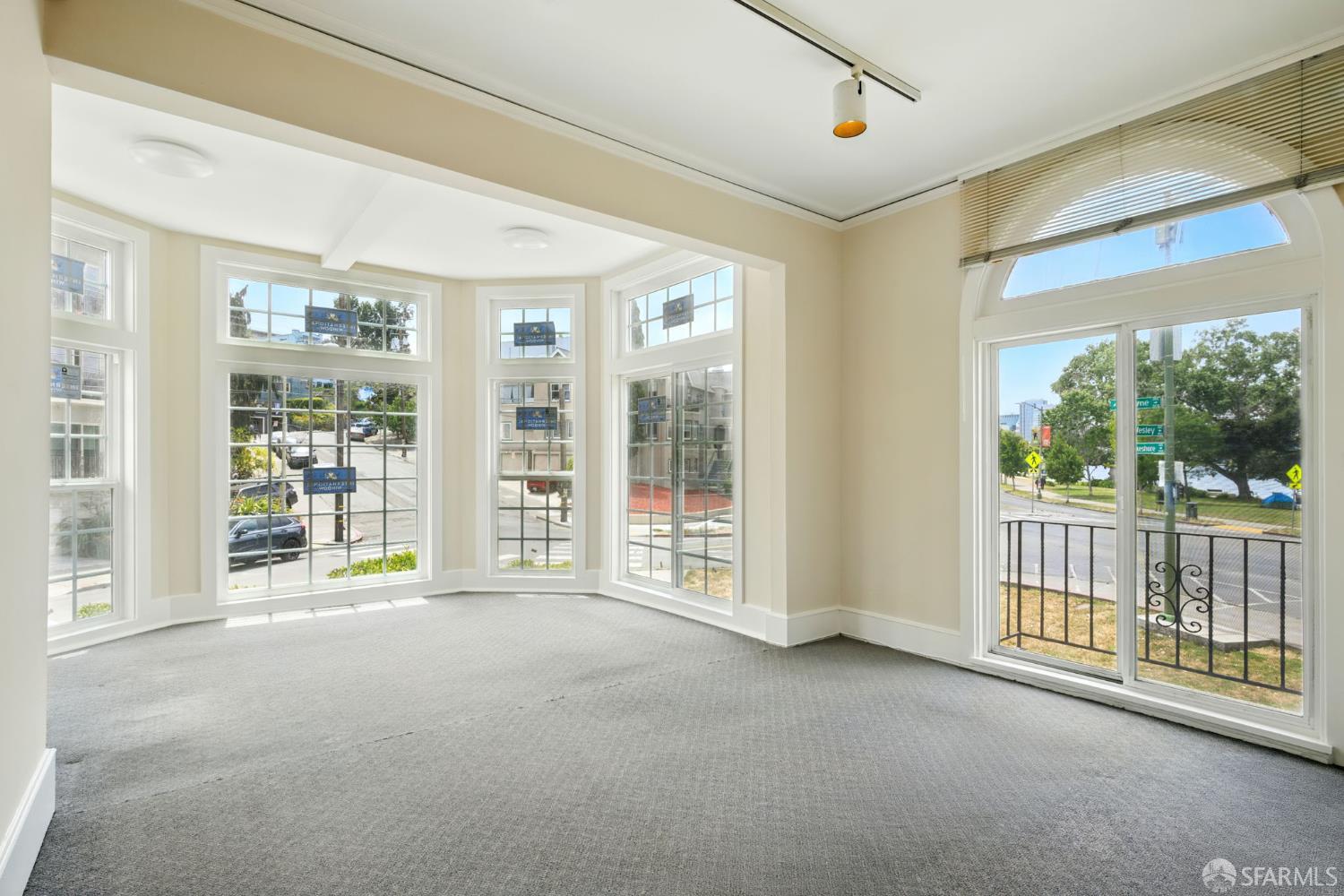Detail Gallery Image 7 of 22 For 2108 Lakeshore Ave, Oakland,  CA 94606 - 10 Beds | 4/1 Baths
